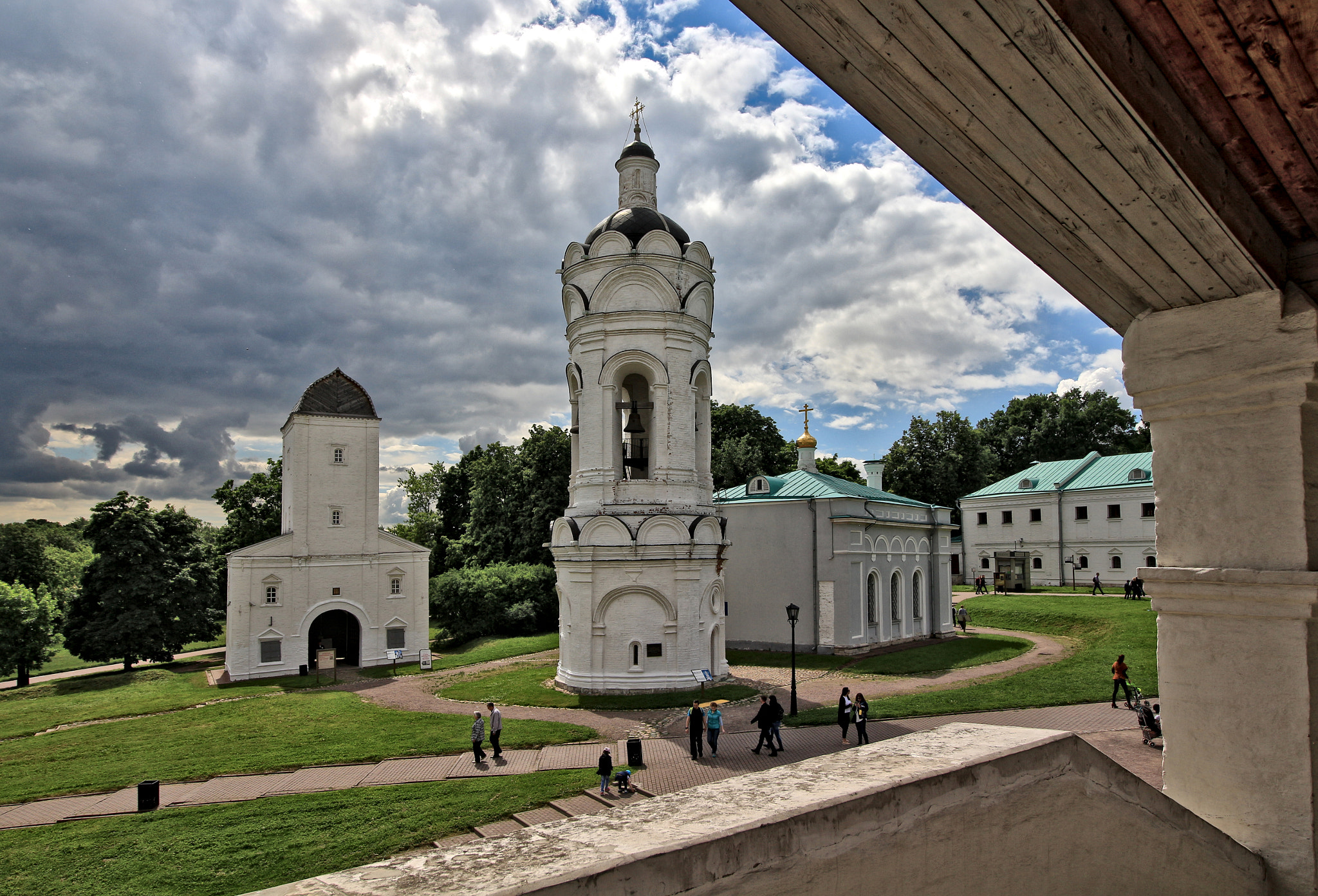 Canon EOS 650D (EOS Rebel T4i / EOS Kiss X6i) + Canon EF-S 10-18mm F4.5–5.6 IS STM sample photo. Bell-tower in kolomenskoe at moscow photography