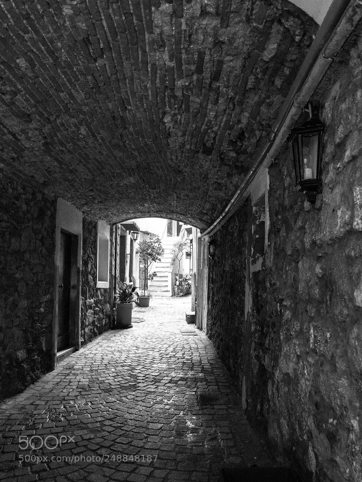 Olympus OM-D E-M10 II sample photo. Per i vicoli ..san photography