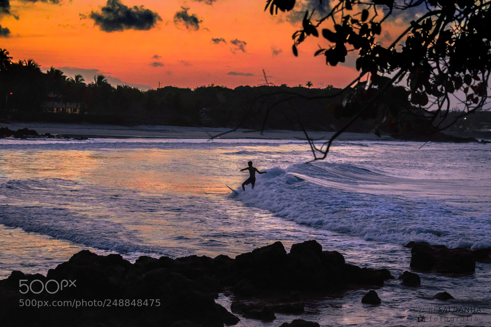 Nikon D5300 sample photo. Menino surfando ao anoitecer photography