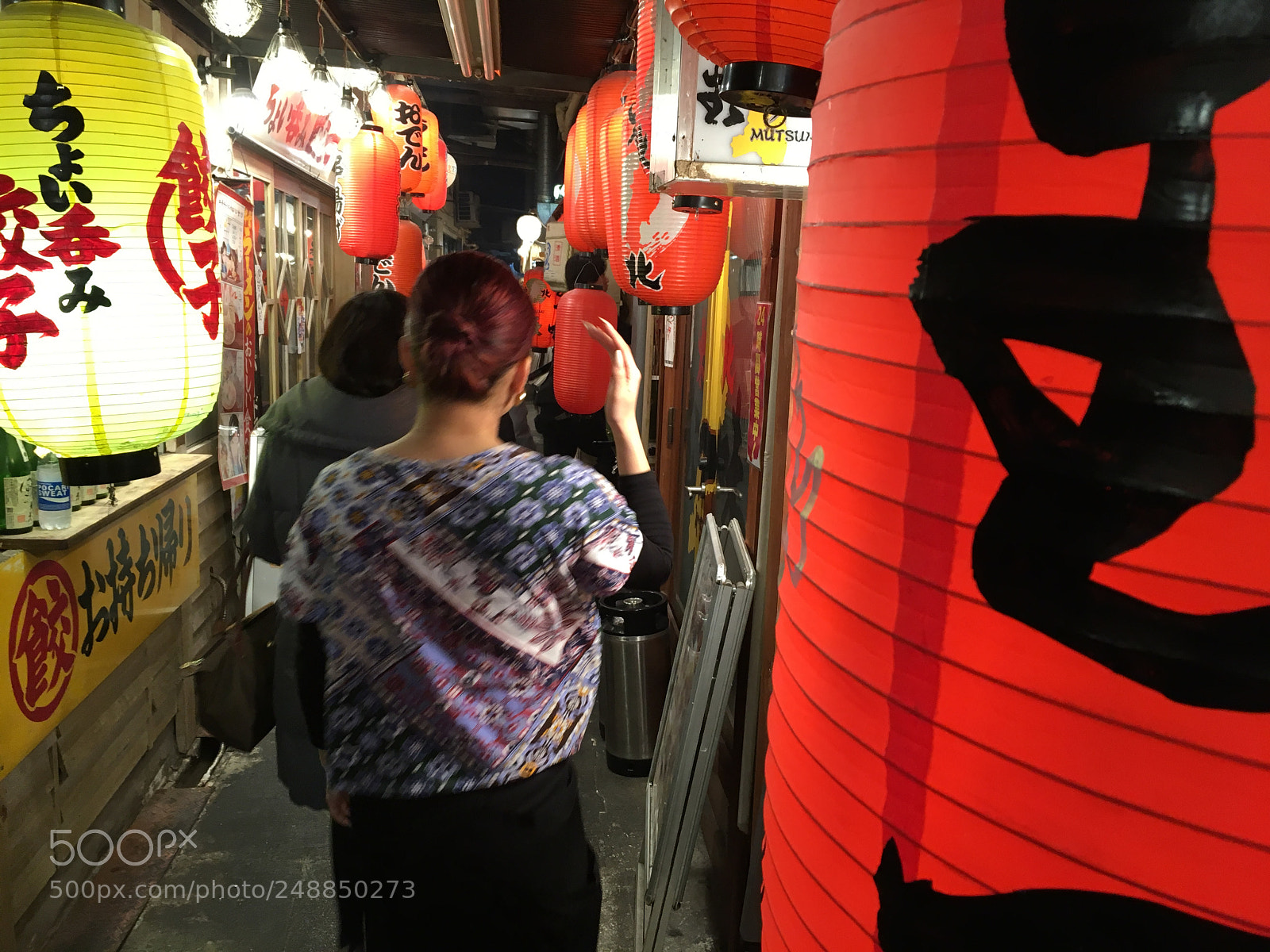 Apple iPhone SE sample photo. Lost in translation photography