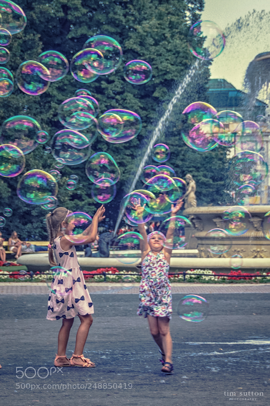 Sony ILCA-77M2 sample photo. Chasing bubbles photography
