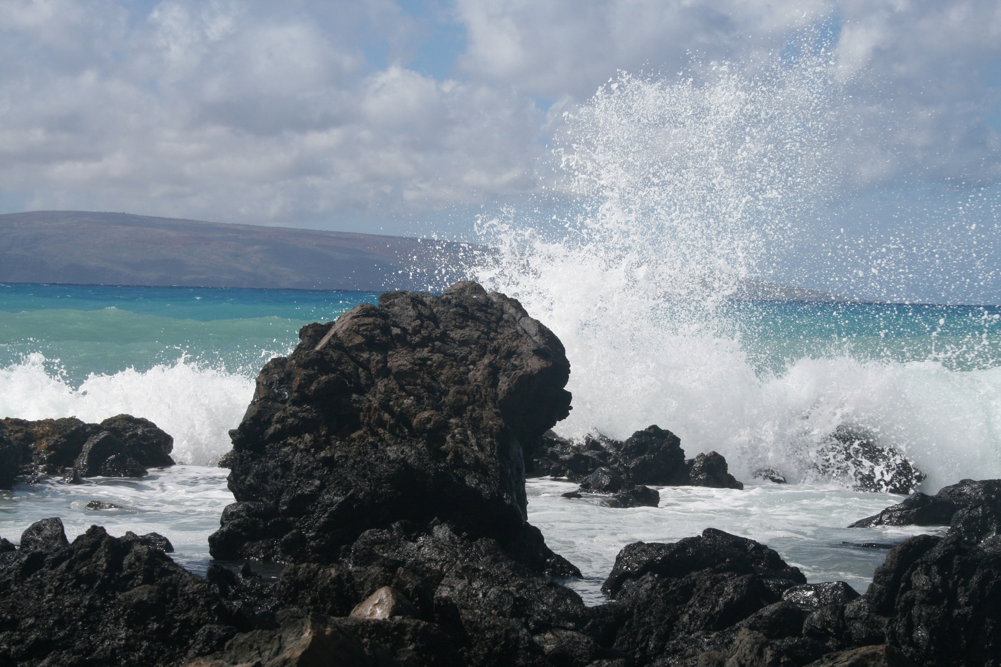 Canon EOS 400D (EOS Digital Rebel XTi / EOS Kiss Digital X) sample photo. Crashing surf photography