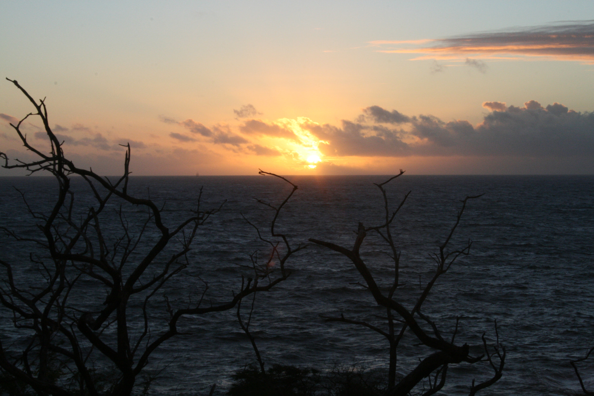 Canon EOS 400D (EOS Digital Rebel XTi / EOS Kiss Digital X) sample photo. Maui sunset photography