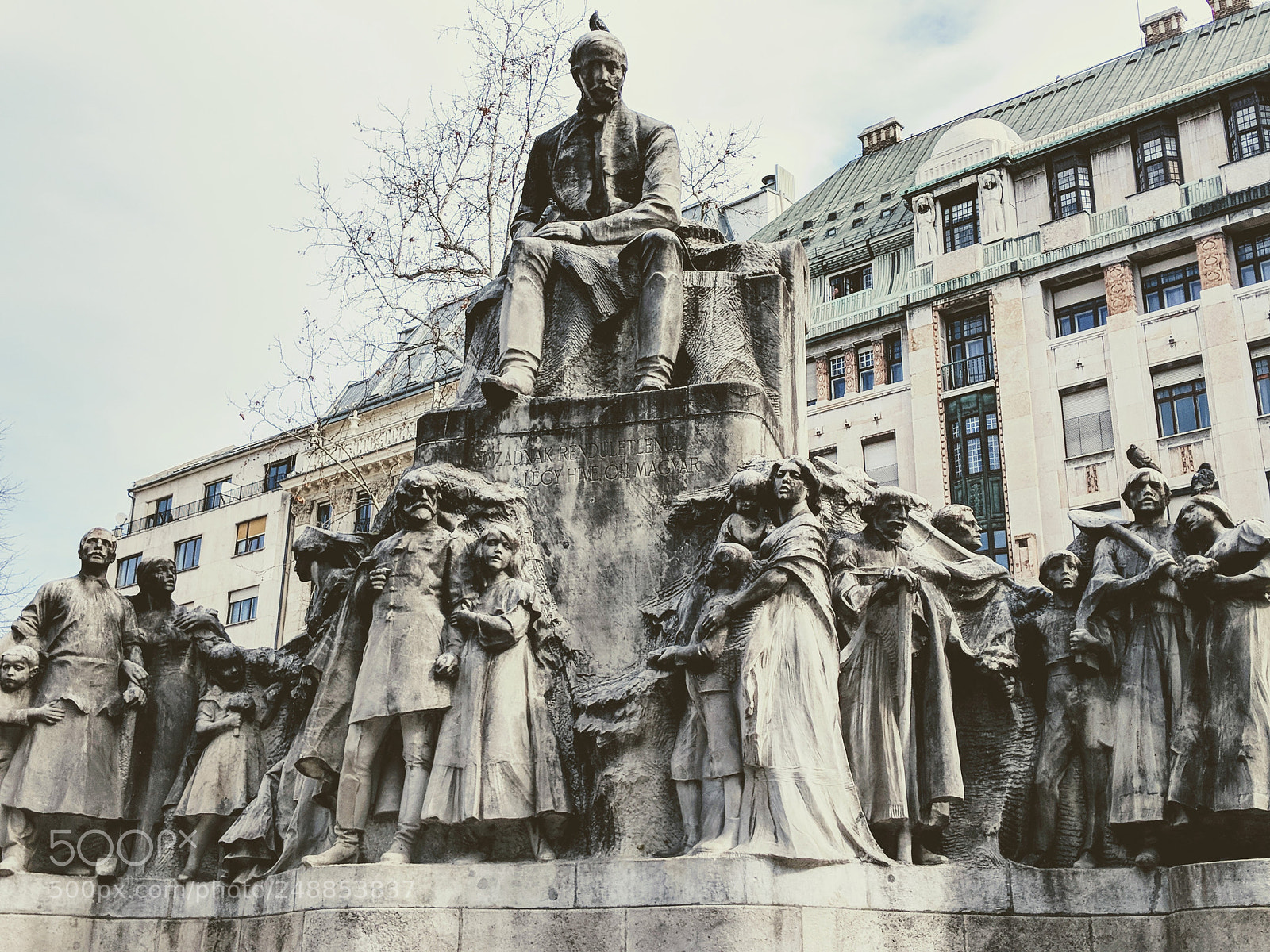Google Pixel 2 XL sample photo. Budapest mihaly voresmarty statue photography