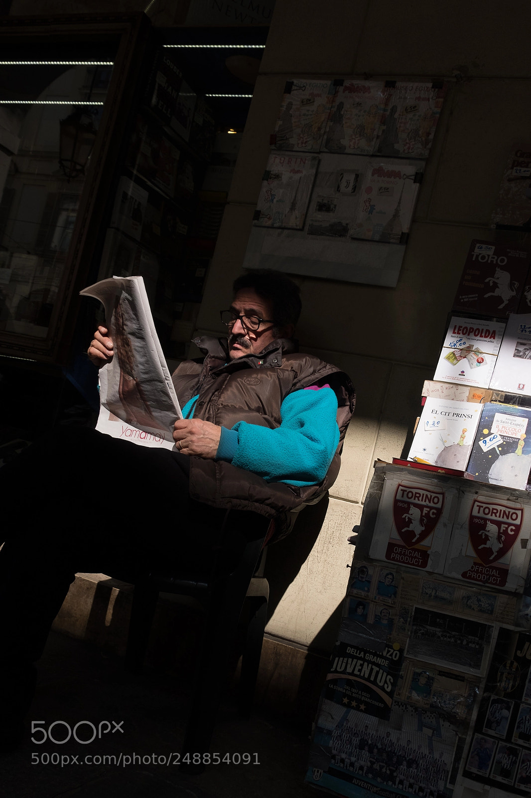 Fujifilm X-T2 sample photo. Man who reads photography
