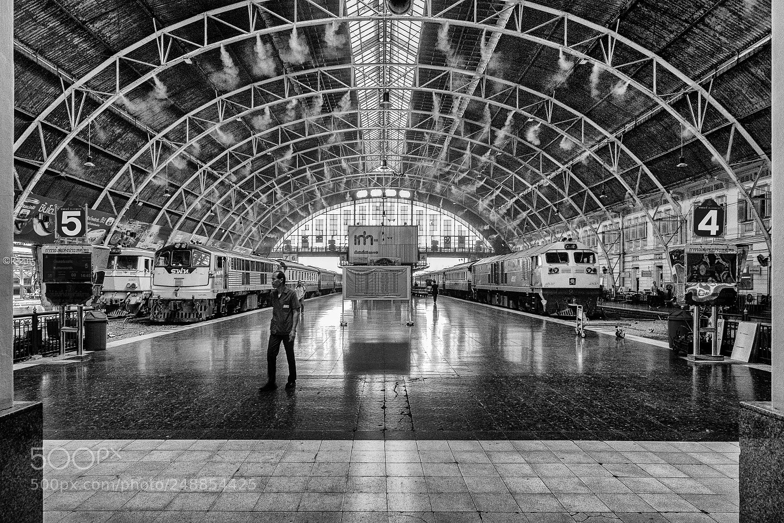 Fujifilm X-Pro1 sample photo. Empty station photography