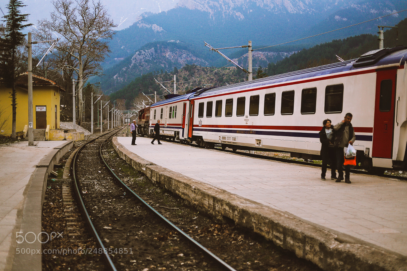 Canon EOS 6D Mark II sample photo. Last station photography