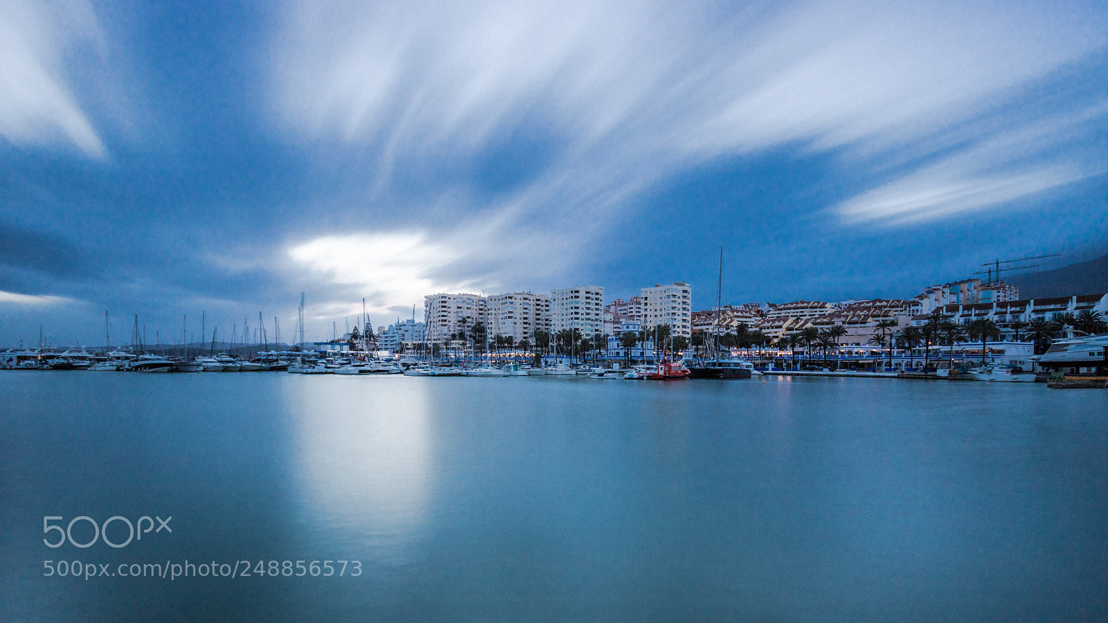 Canon EOS 750D (EOS Rebel T6i / EOS Kiss X8i) sample photo. Estepona port at dusk photography