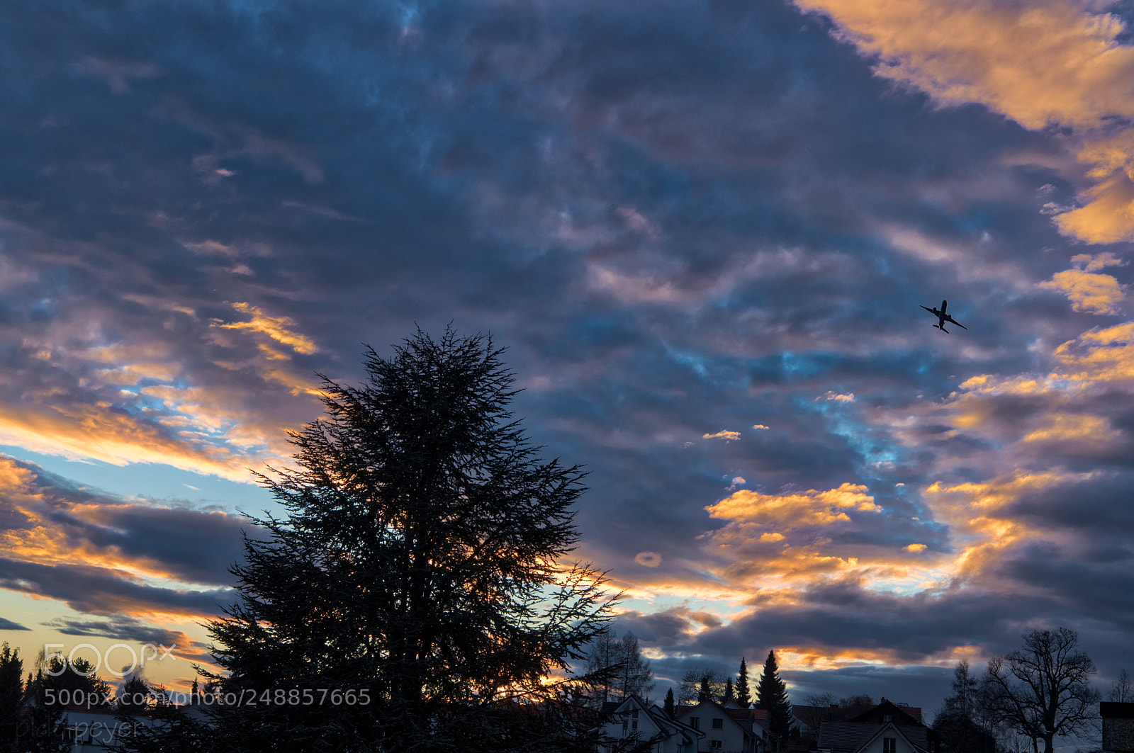 Nikon D5 sample photo. Sky with traffic photography