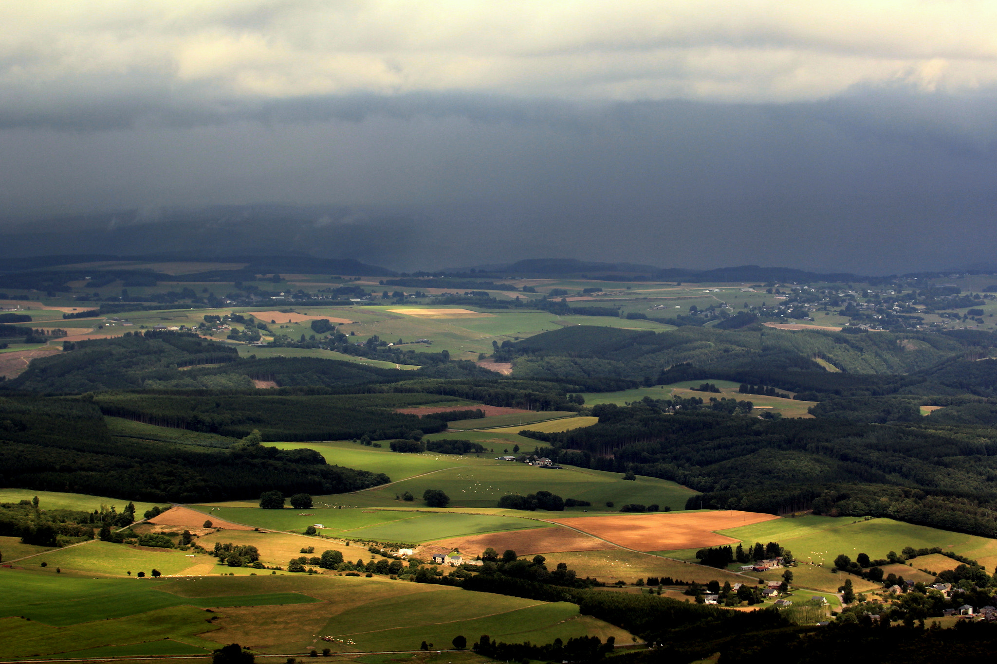 Canon EF 70-300mm F4-5.6L IS USM sample photo. The rain is comming. photography