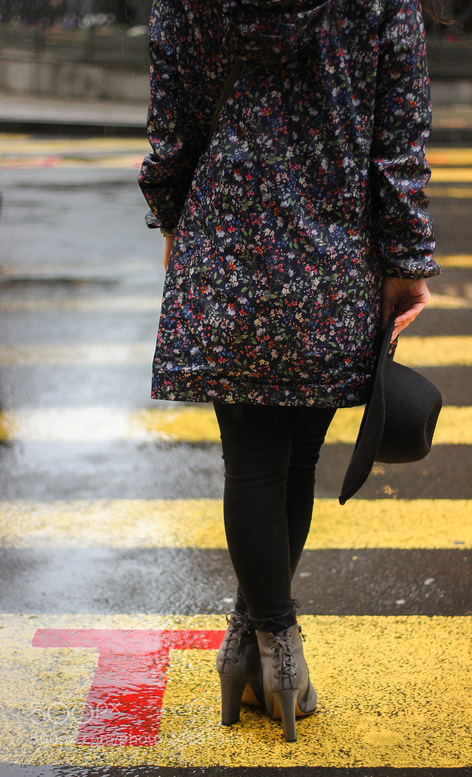 Canon EOS 600D (Rebel EOS T3i / EOS Kiss X5) sample photo. Girl at the street photography