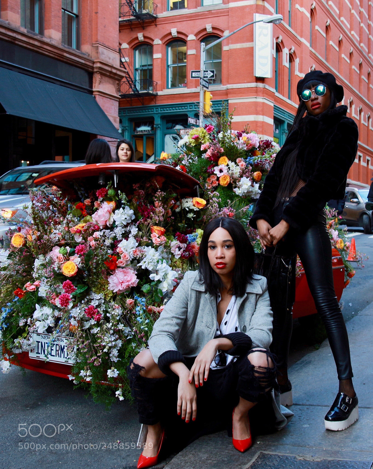 Canon EOS 700D (EOS Rebel T5i / EOS Kiss X7i) sample photo. Scents of swag flowers photography