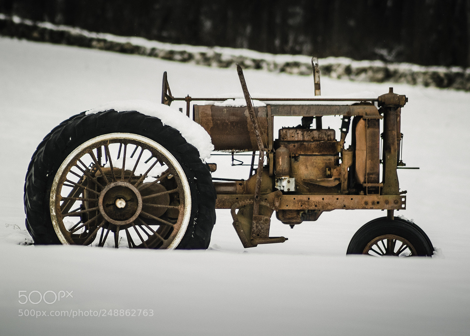 Canon EOS 7D Mark II sample photo. Abandoned tractor in a photography