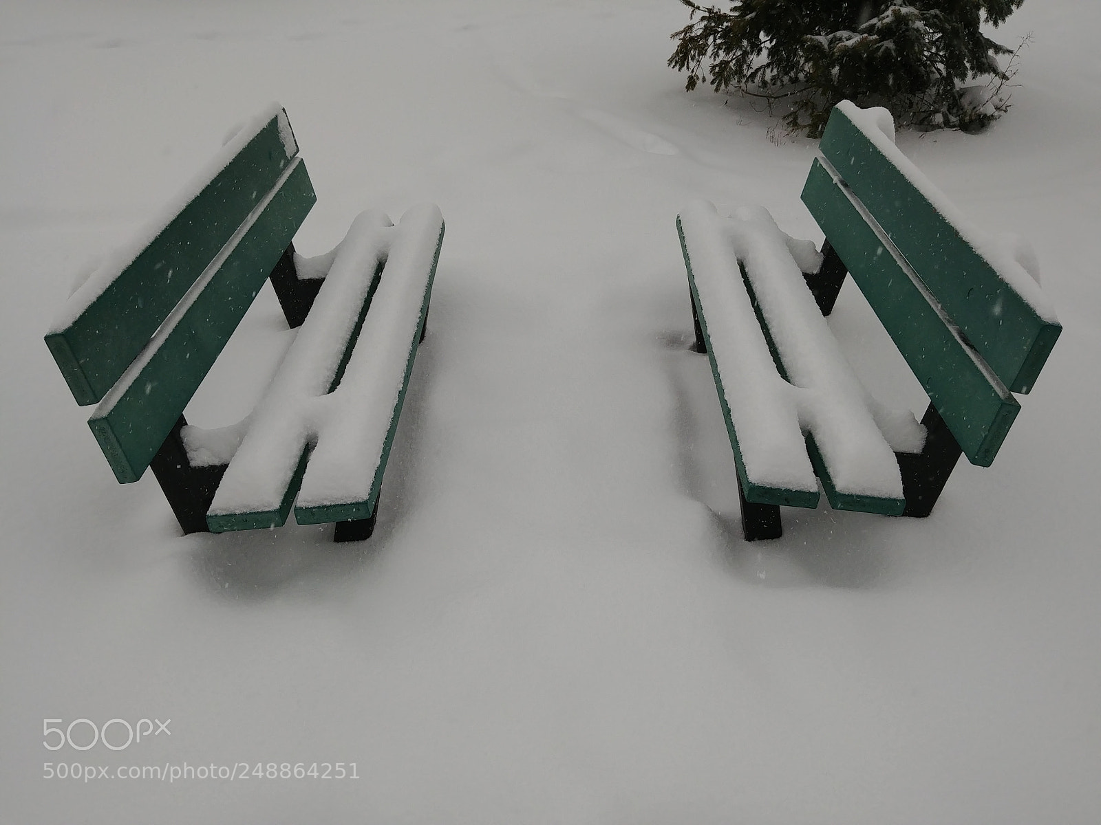 LG G6 sample photo. Snow benches photography