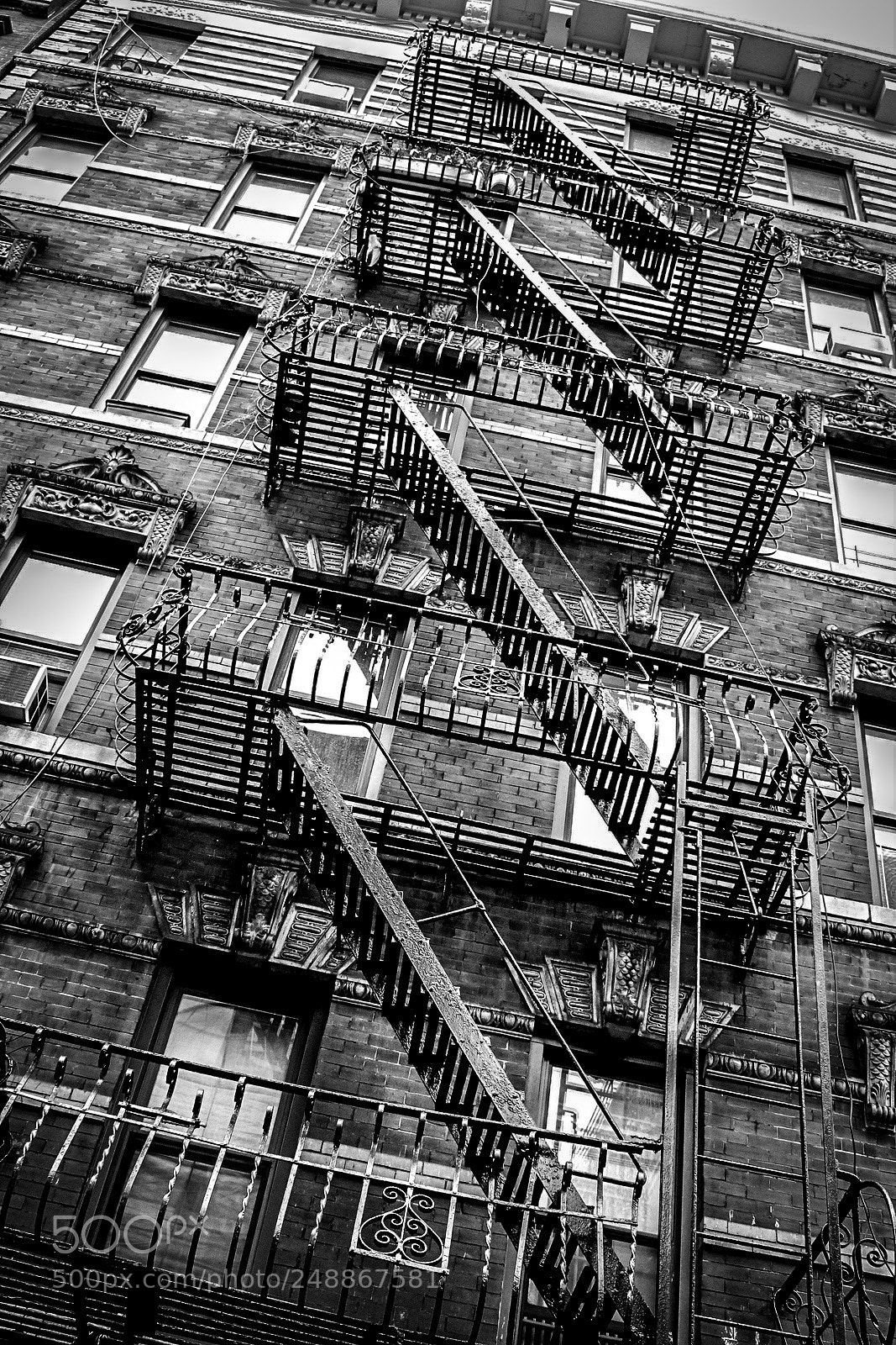 Canon EOS 500D (EOS Rebel T1i / EOS Kiss X3) sample photo. New york staircase photography