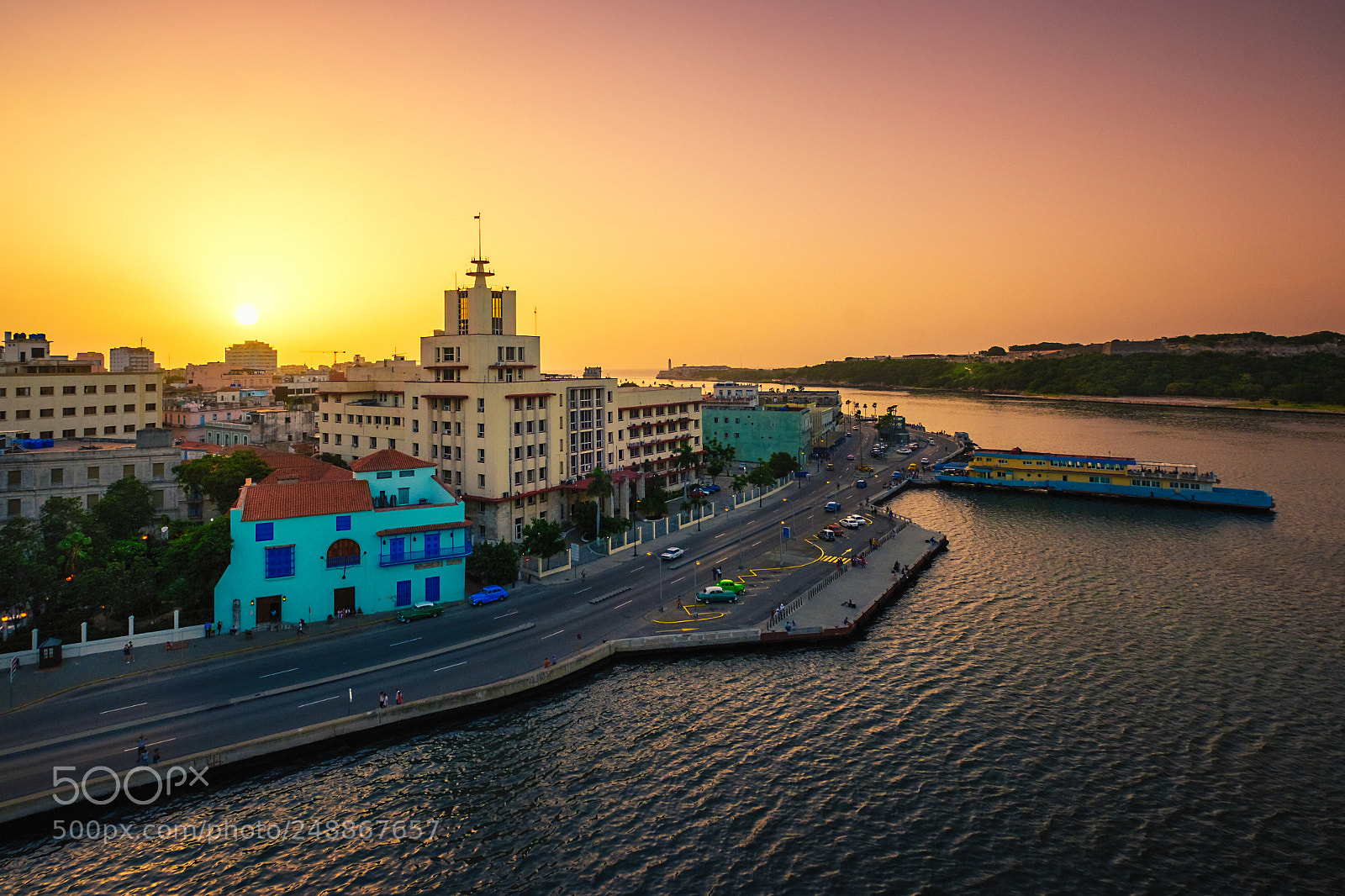 Fujifilm X-T2 sample photo. Golden hour at havana photography