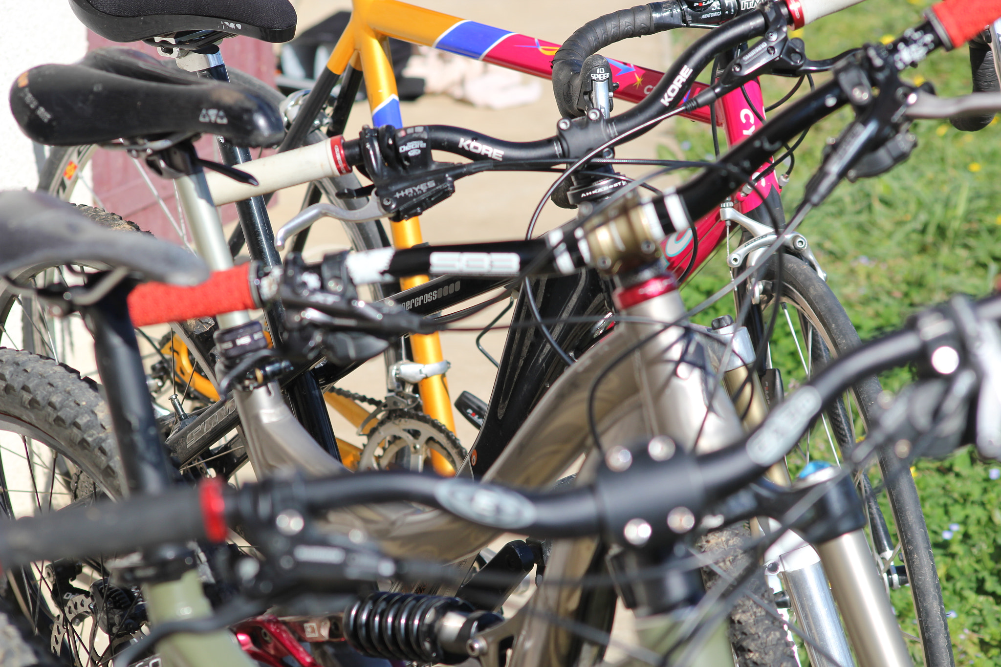 Canon EOS 550D (EOS Rebel T2i / EOS Kiss X4) sample photo. Moutain bikes photography