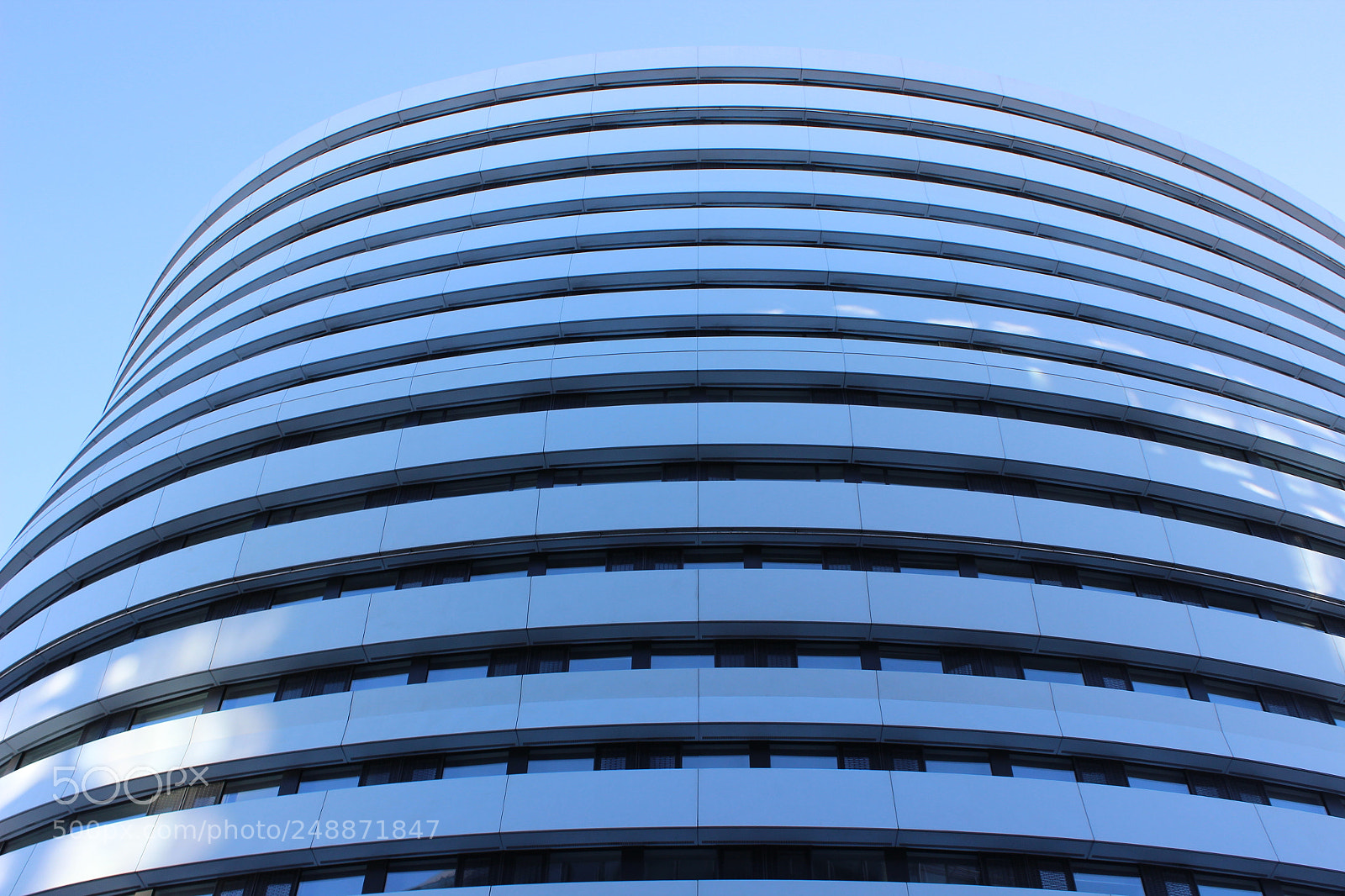 Canon EOS 600D (Rebel EOS T3i / EOS Kiss X5) sample photo. Striped modern building photography