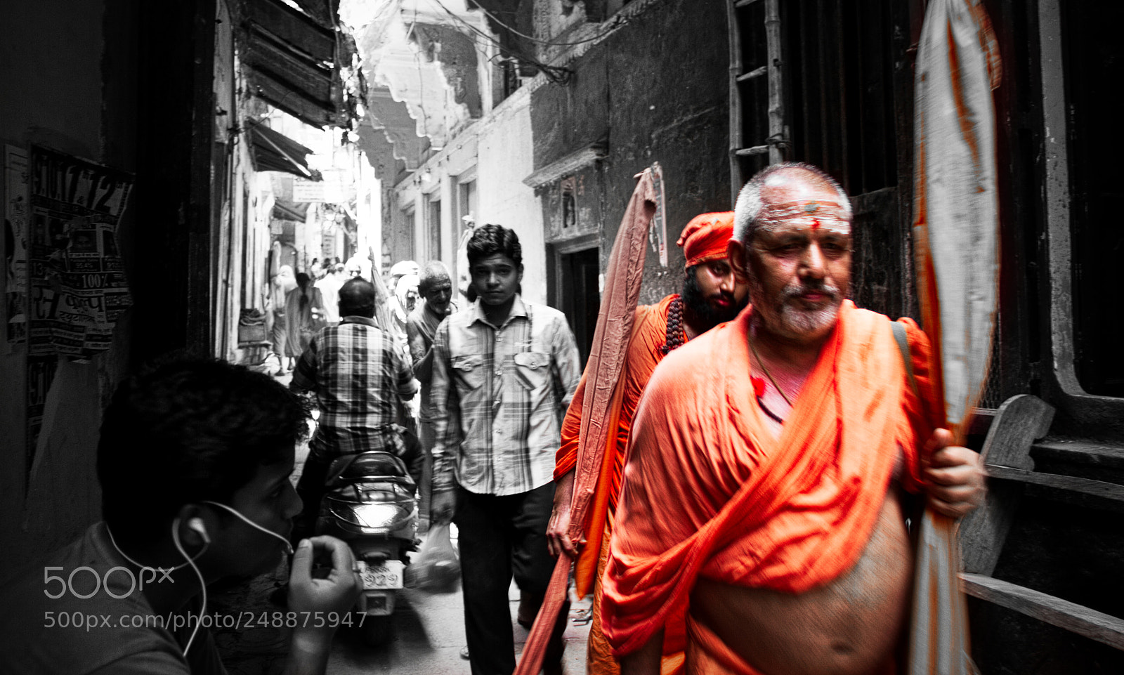 Canon EF-S 18-135mm F3.5-5.6 IS sample photo. Varanasi pilgrims photography