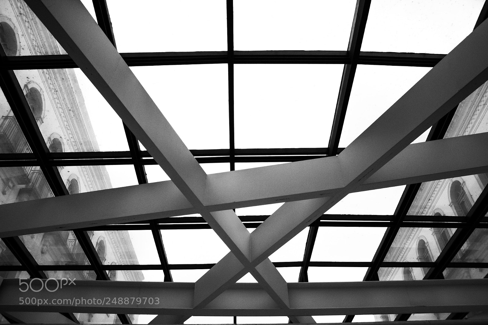 Canon EOS 1300D (EOS Rebel T6 / EOS Kiss X80) sample photo. Contrast of time, architectural photography