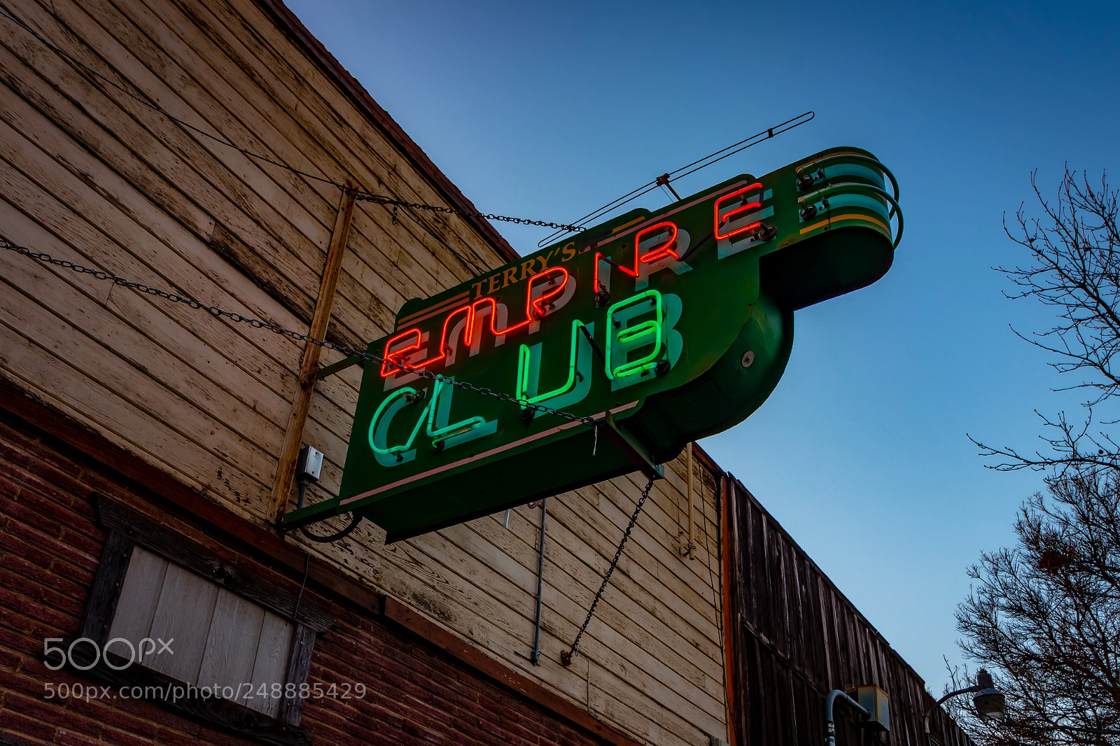 Canon EOS 80D sample photo. Empire club photography