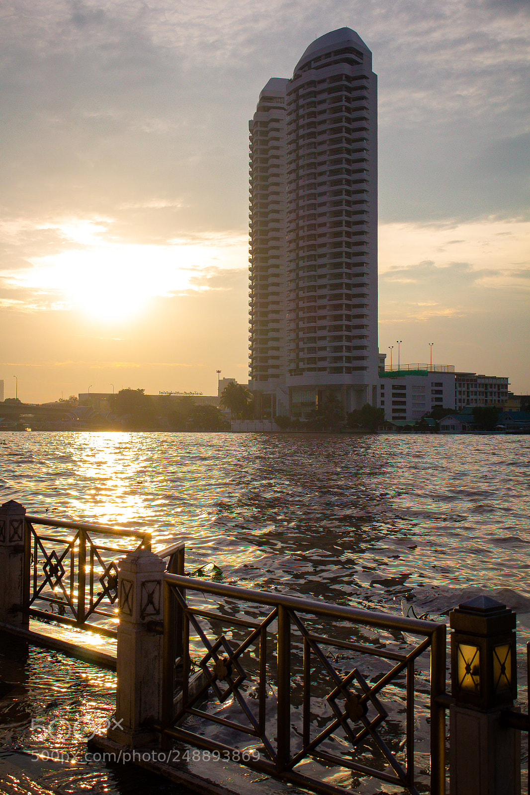 Canon EOS 100D (EOS Rebel SL1 / EOS Kiss X7) sample photo. Walking until dusk photography
