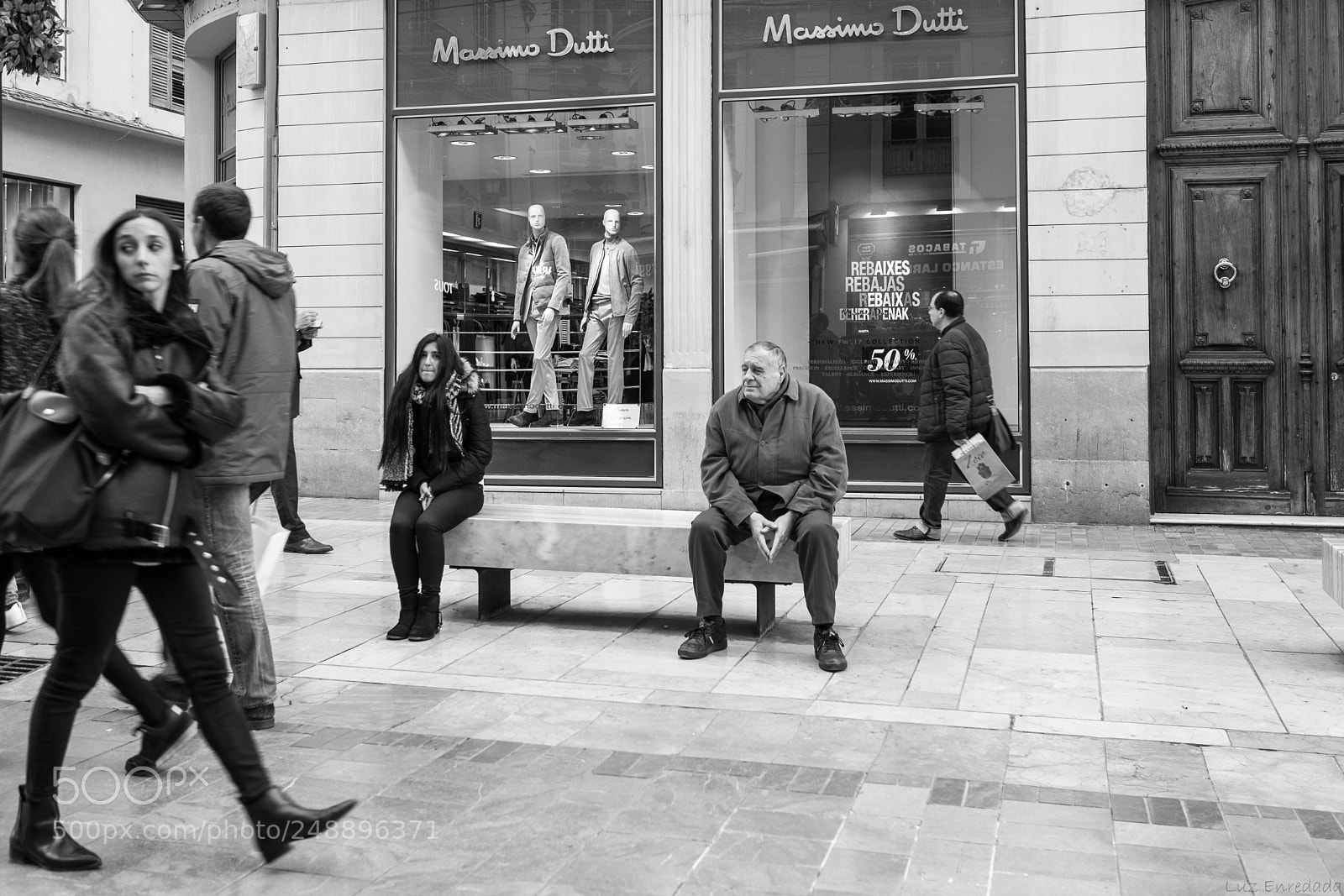 Fujifilm X-Pro2 sample photo. Los bancos y sus photography