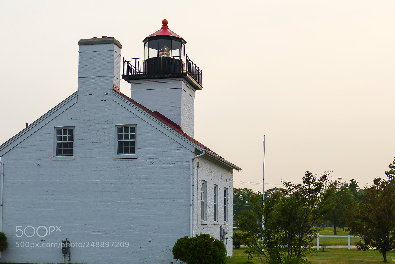 Panasonic Lumix DMC-FZ1000 sample photo. Sand point lighthouse escanaba photography