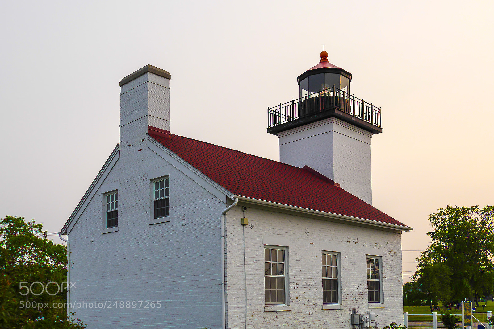 Panasonic Lumix DMC-FZ1000 sample photo. Sand point lighthouse escanaba photography