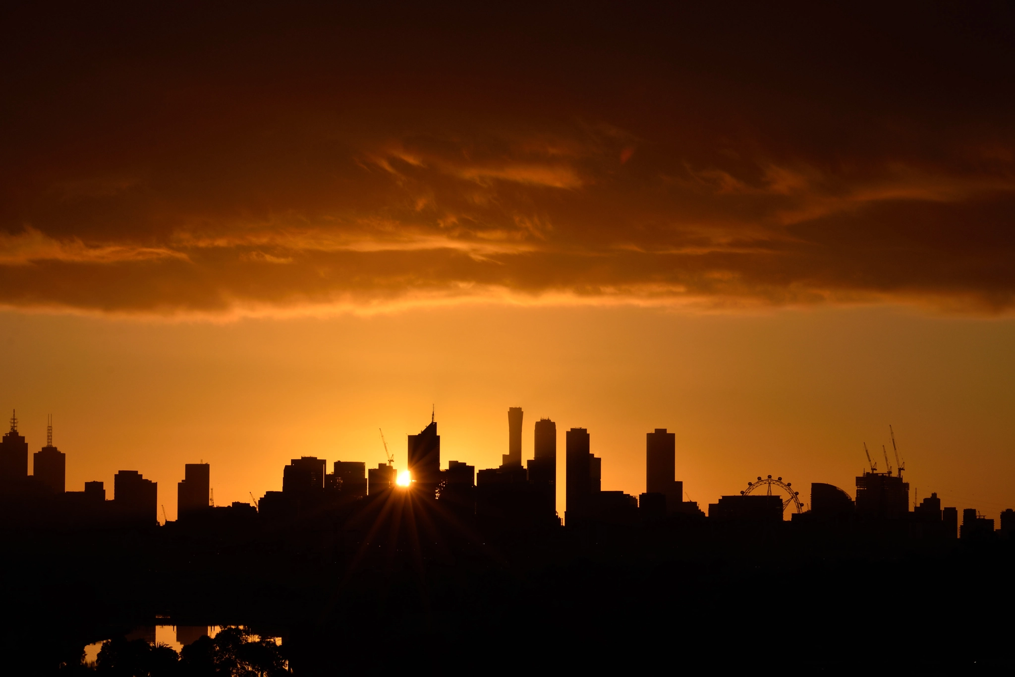 Nikon AF Nikkor 85mm F1.8D sample photo. Sunrise over melbourne photography
