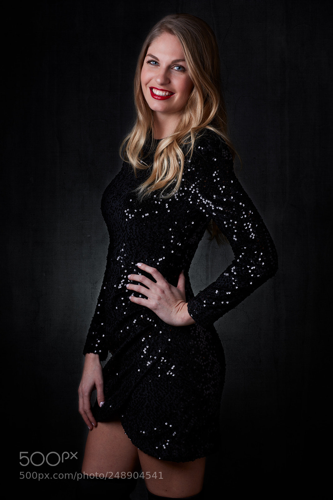 Canon EOS 5DS R sample photo. Nolwenn en robe noire photography