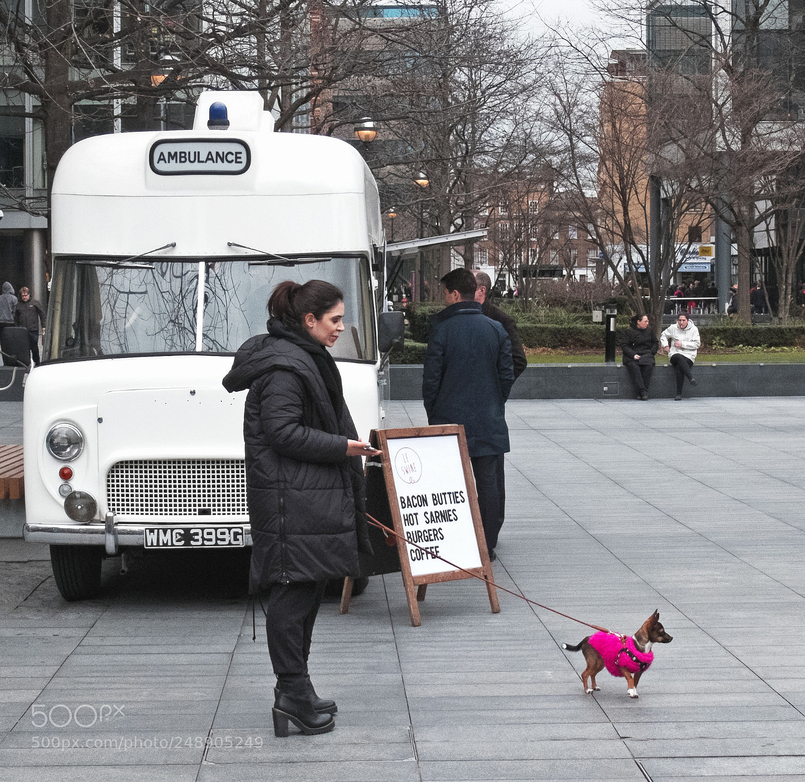 Fujifilm X30 sample photo. "hambulance and hot dogs" photography