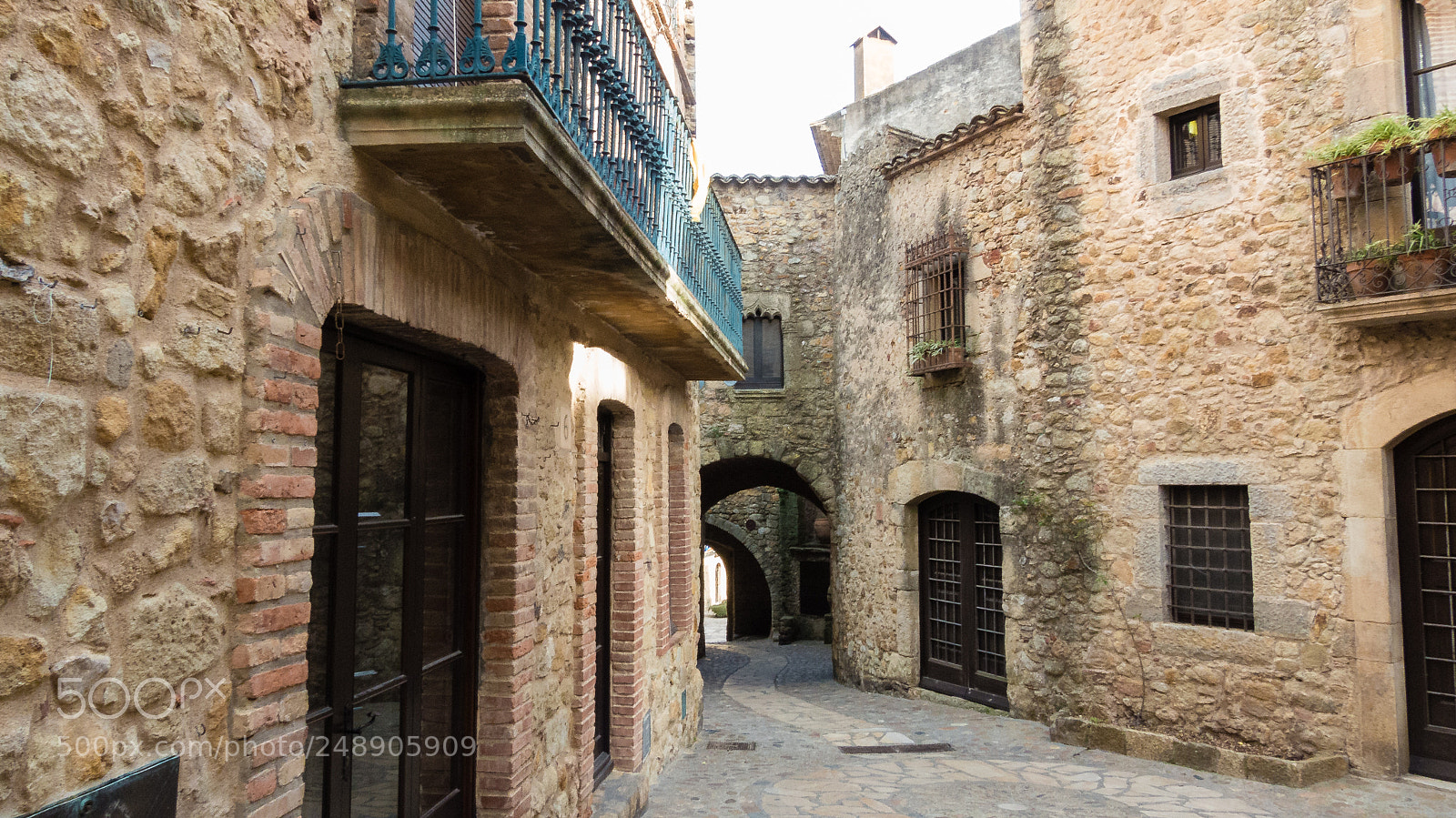 Panasonic Lumix DMC-FZ200 sample photo. Medieval street in pals photography