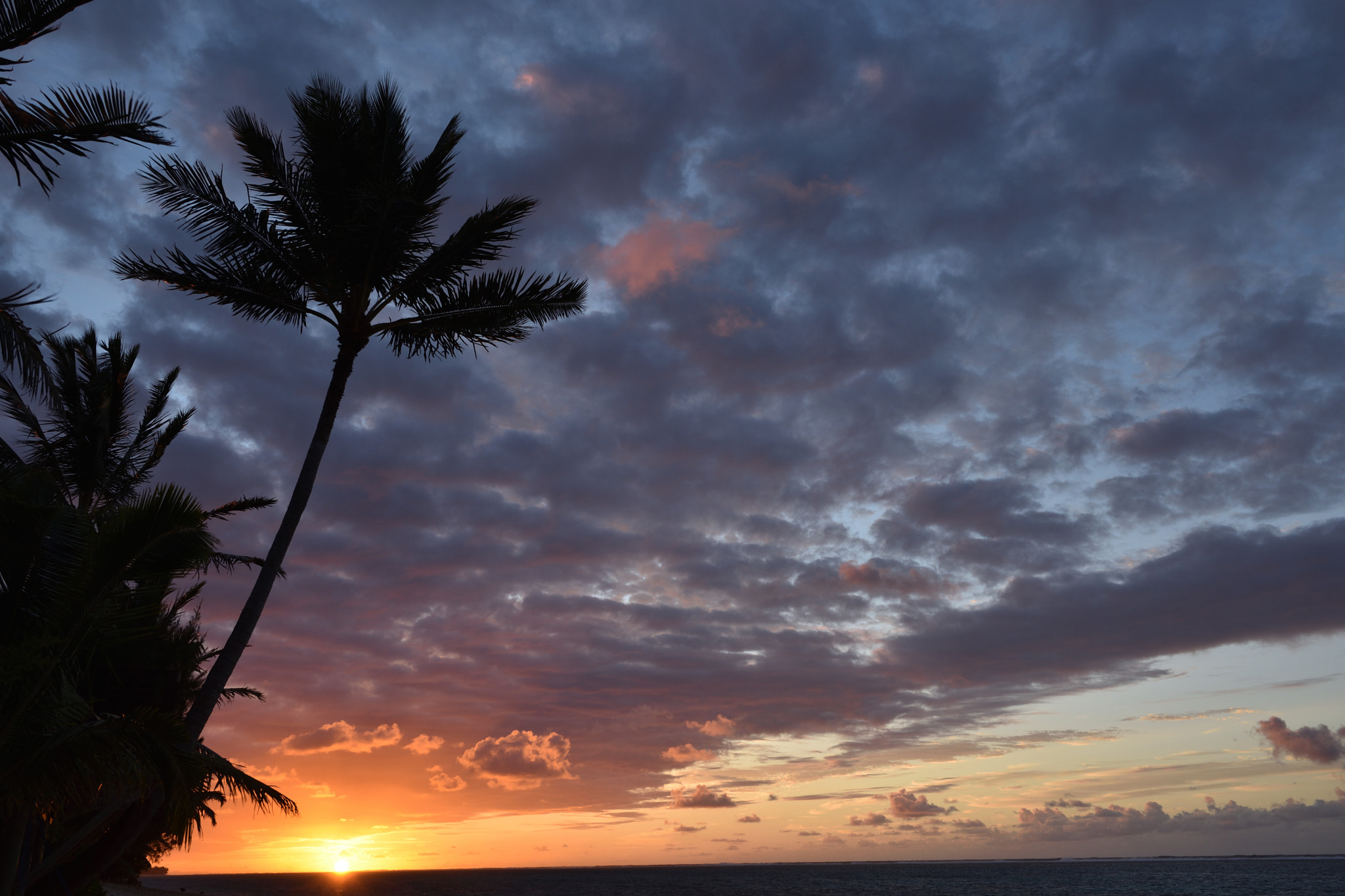 Nikon D7200 sample photo. Sunrise over the beach at rarotonga photography
