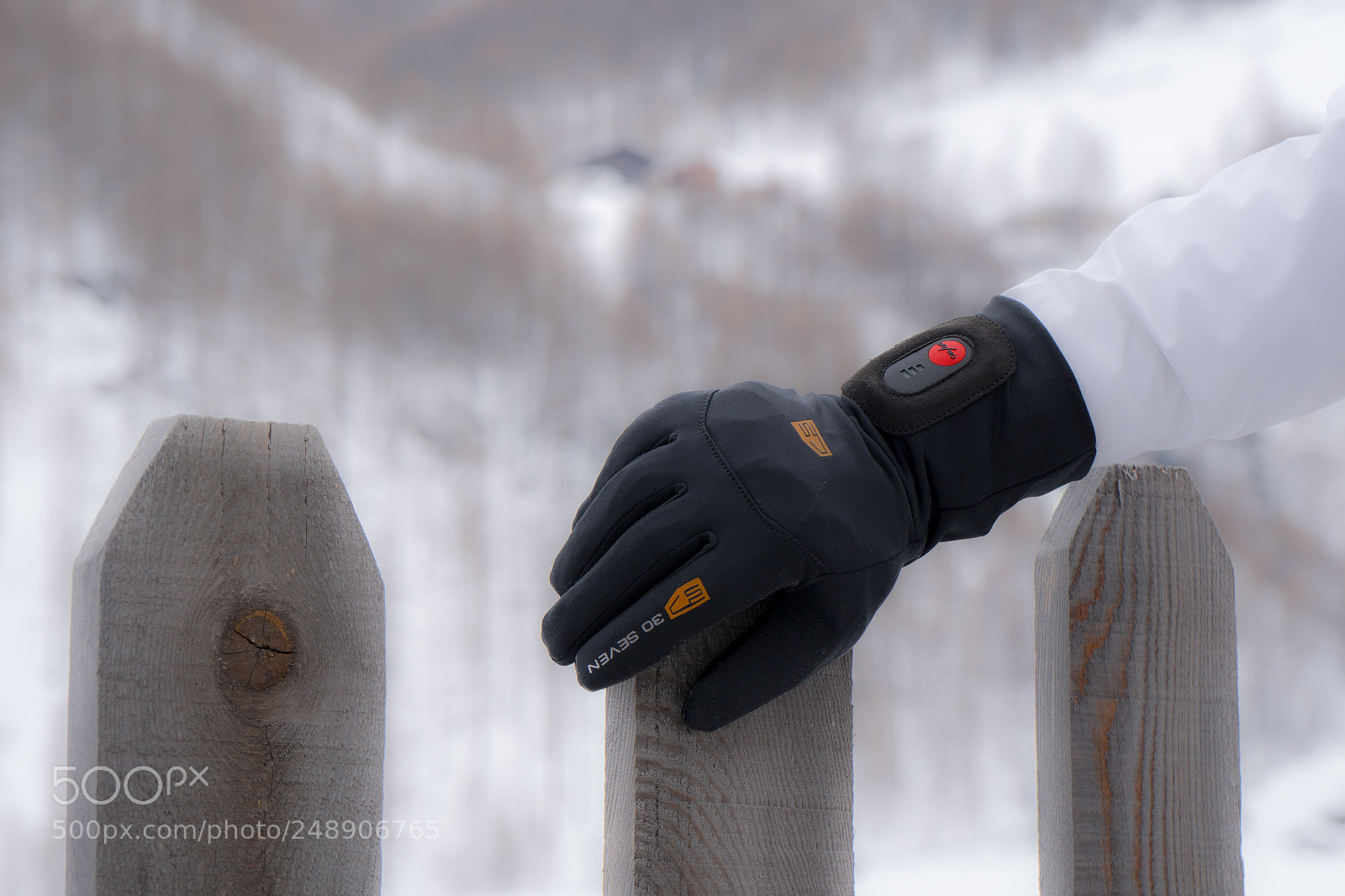 Sony a6300 sample photo. Commercial fotos heating gloves photography