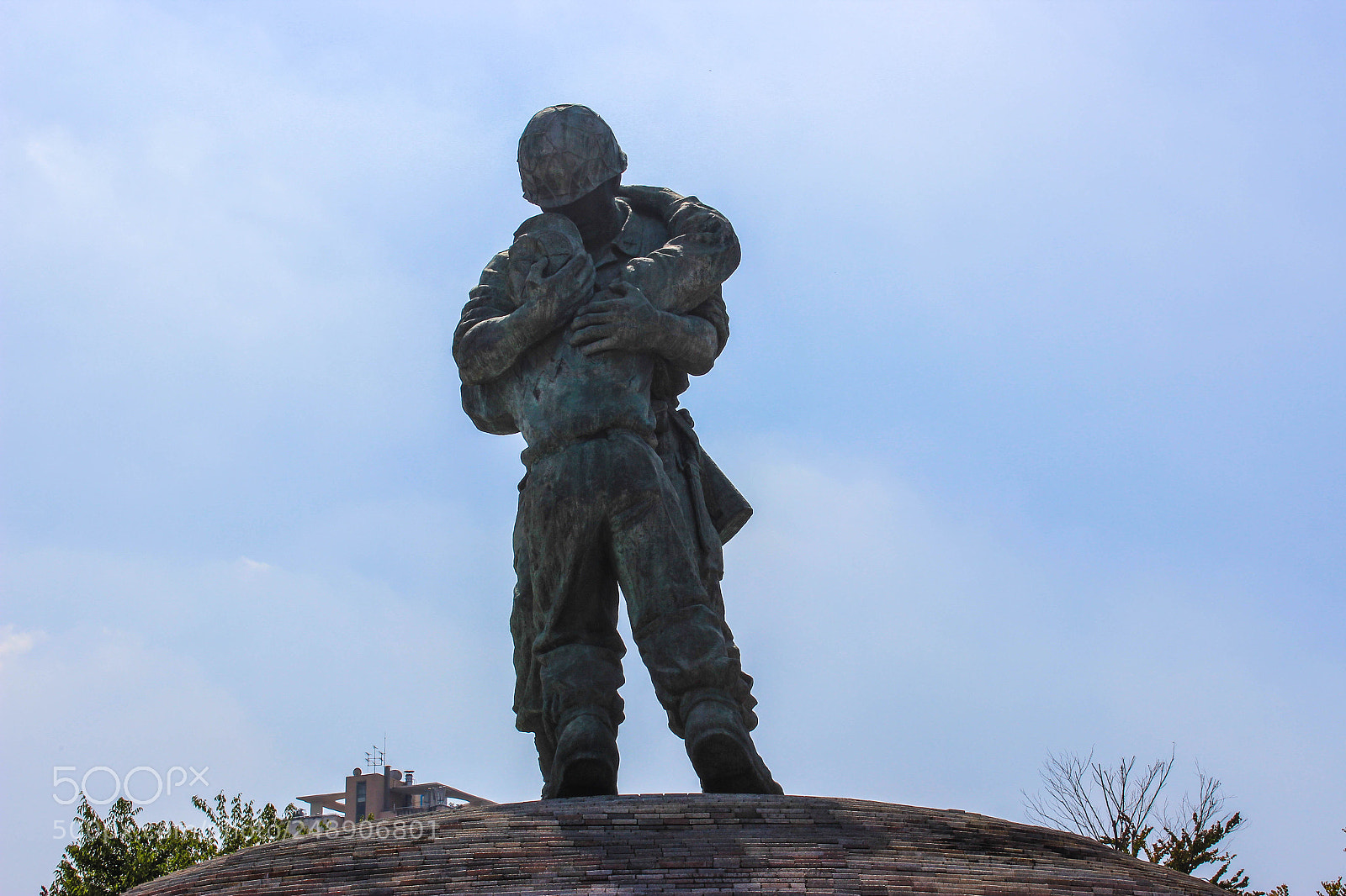 Canon EOS 600D (Rebel EOS T3i / EOS Kiss X5) sample photo. Sculpture of war memorial photography
