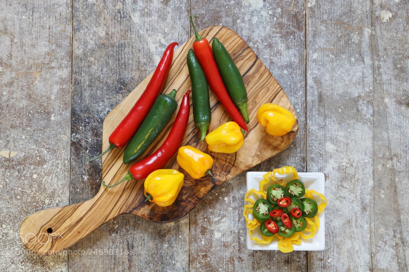 Canon EOS 5DS R sample photo. Red, green and yellow photography