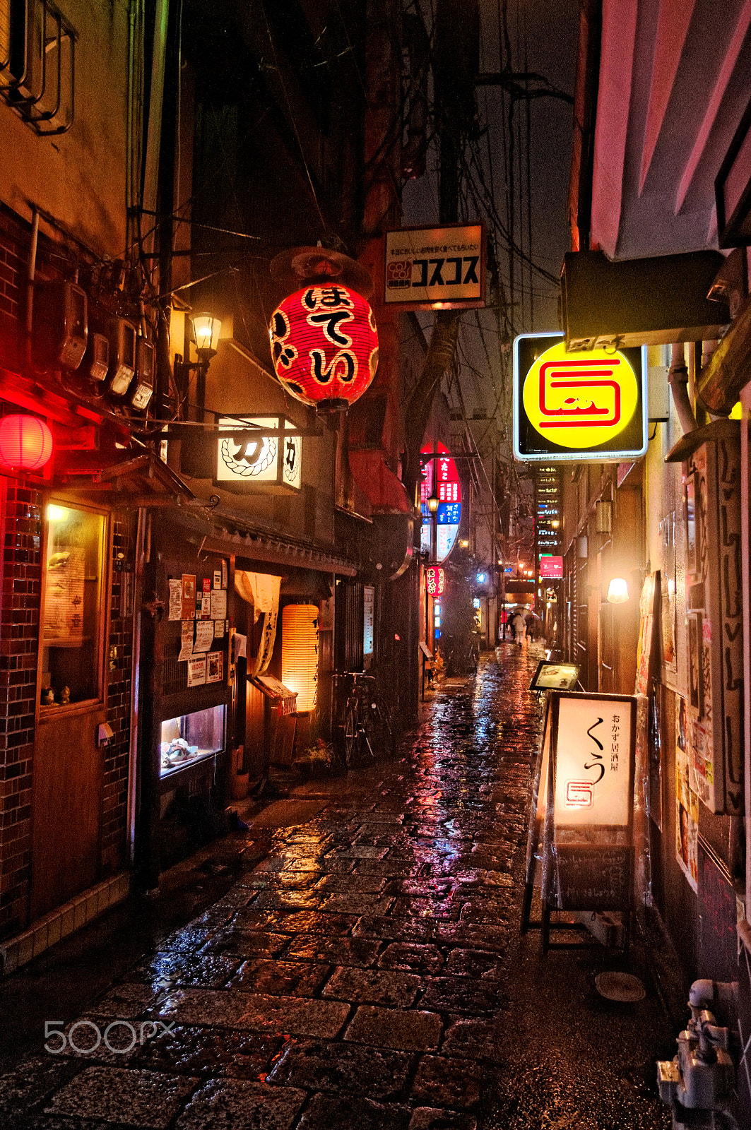 Pentax K-r sample photo. Rainy street @dotonbori photography