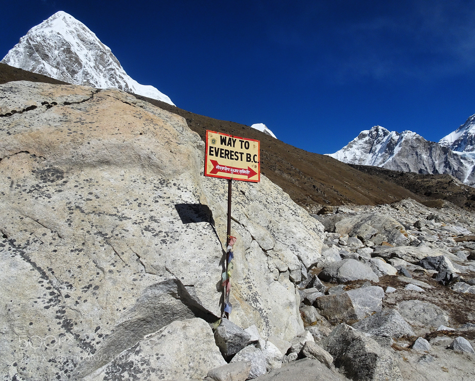 Sony DSC-HX90 sample photo. Sign pointing to everest photography