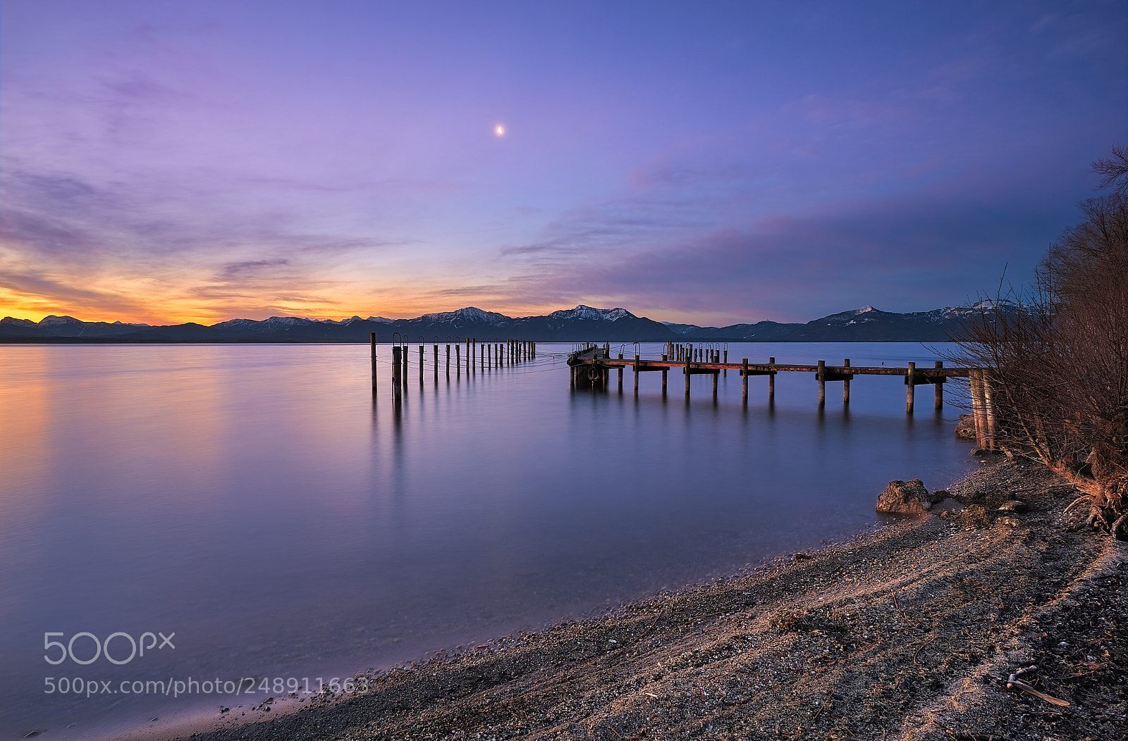 Sony a7 II + Sony Vario-Tessar T* FE 16-35mm F4 ZA OSS sample photo. The moon is going photography