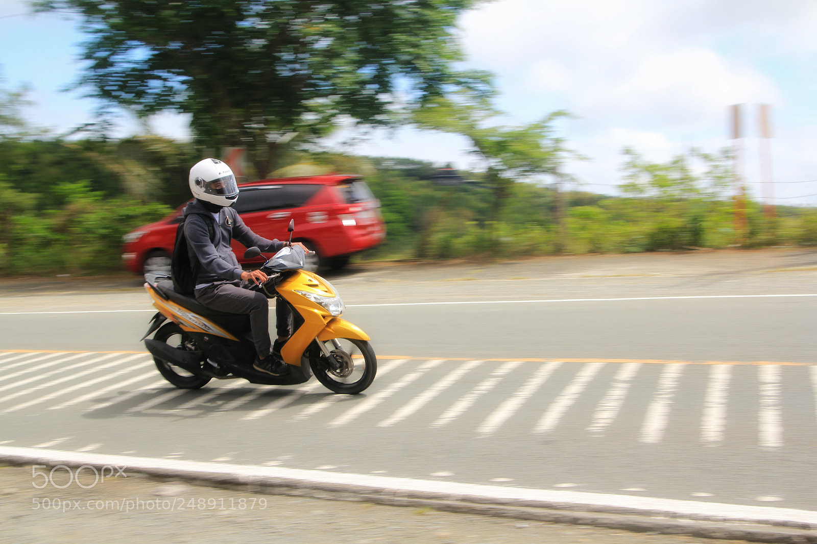 Canon EOS 550D (EOS Rebel T2i / EOS Kiss X4) sample photo. Yellow vhroom vhroom photography