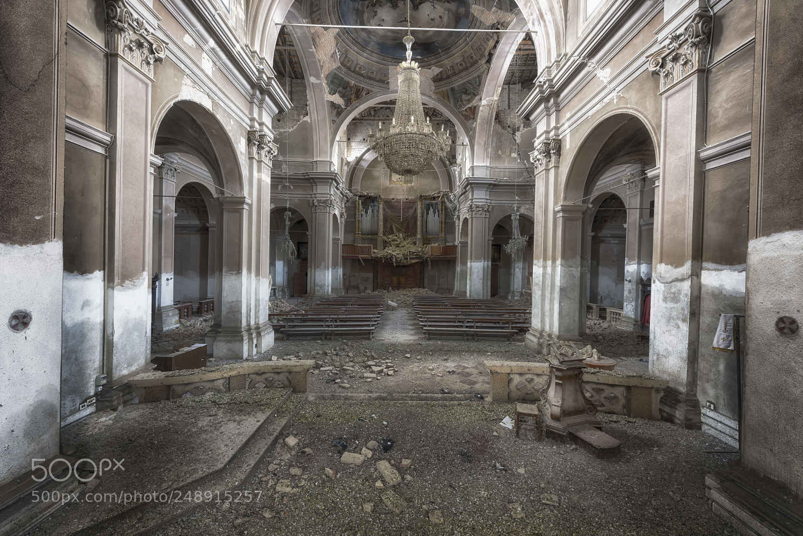 Nikon D810 sample photo. Broken chandelier photography