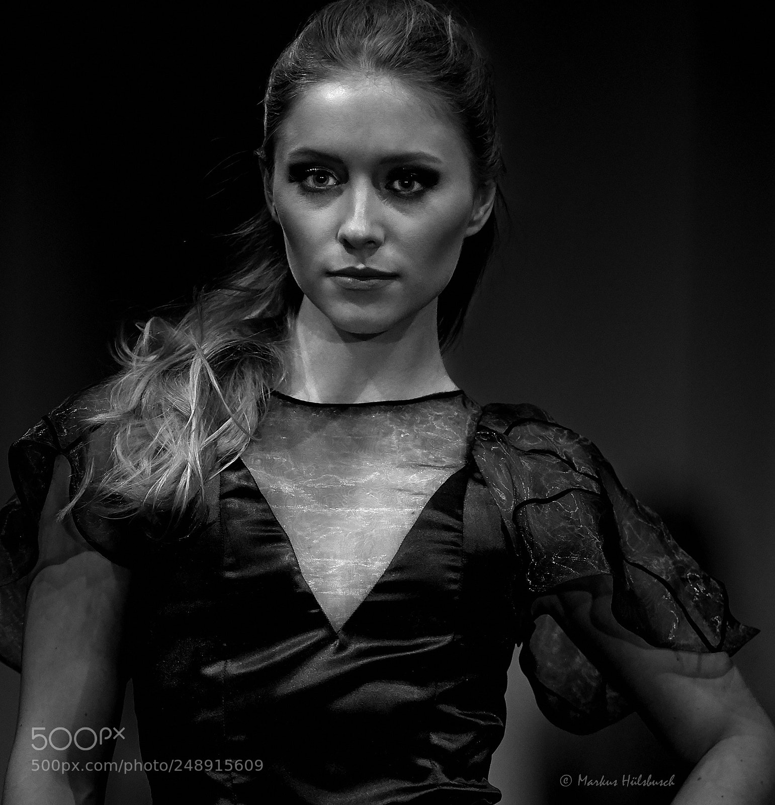 Canon EOS-1D X Mark II sample photo. In the dark... i photography