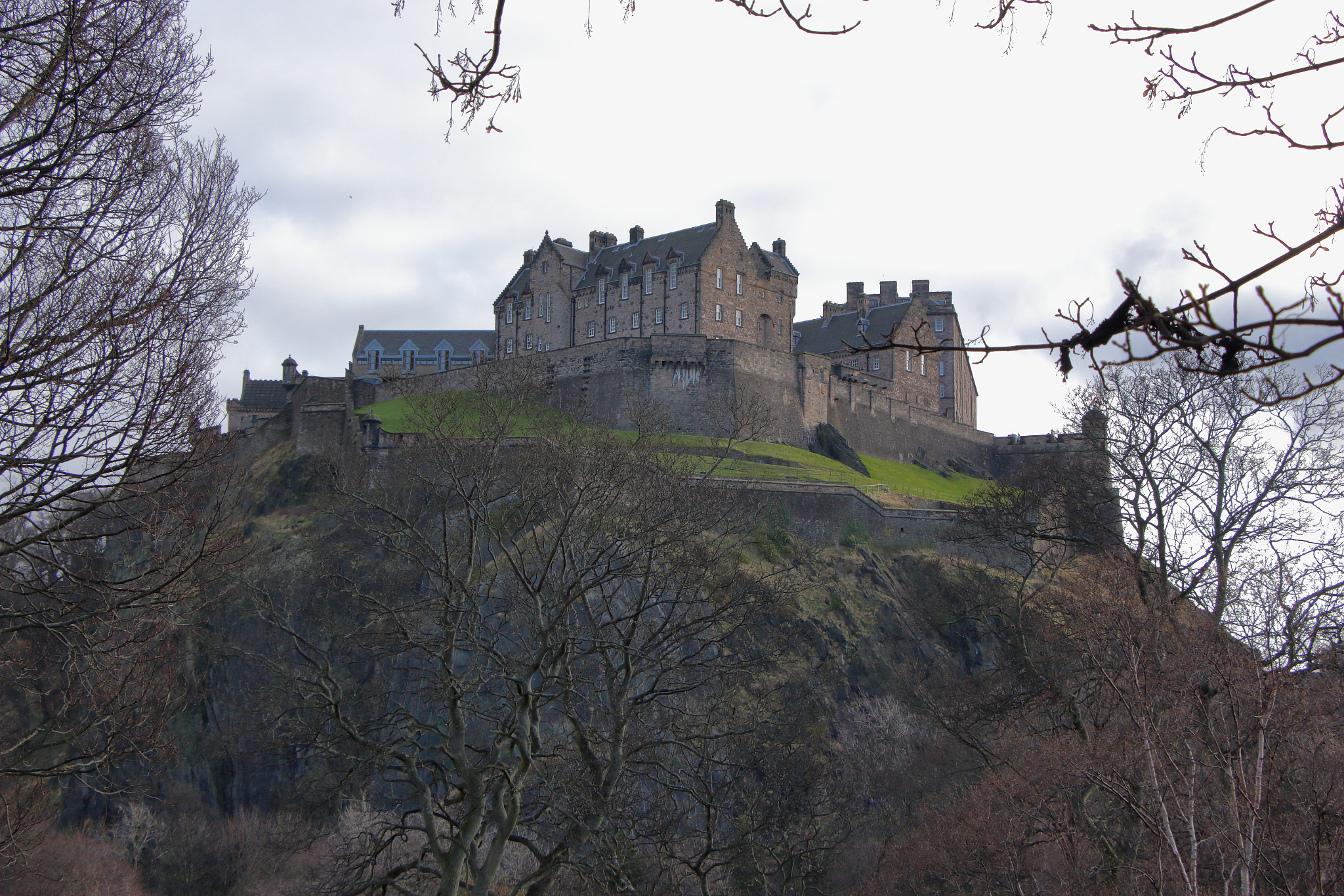 Canon EOS 100D (EOS Rebel SL1 / EOS Kiss X7) sample photo. Edinburgh castle photography