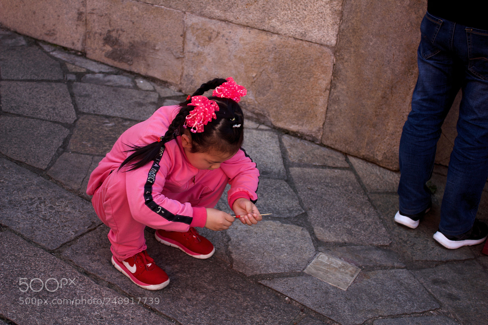 Canon EOS 550D (EOS Rebel T2i / EOS Kiss X4) sample photo. Pink girl photography