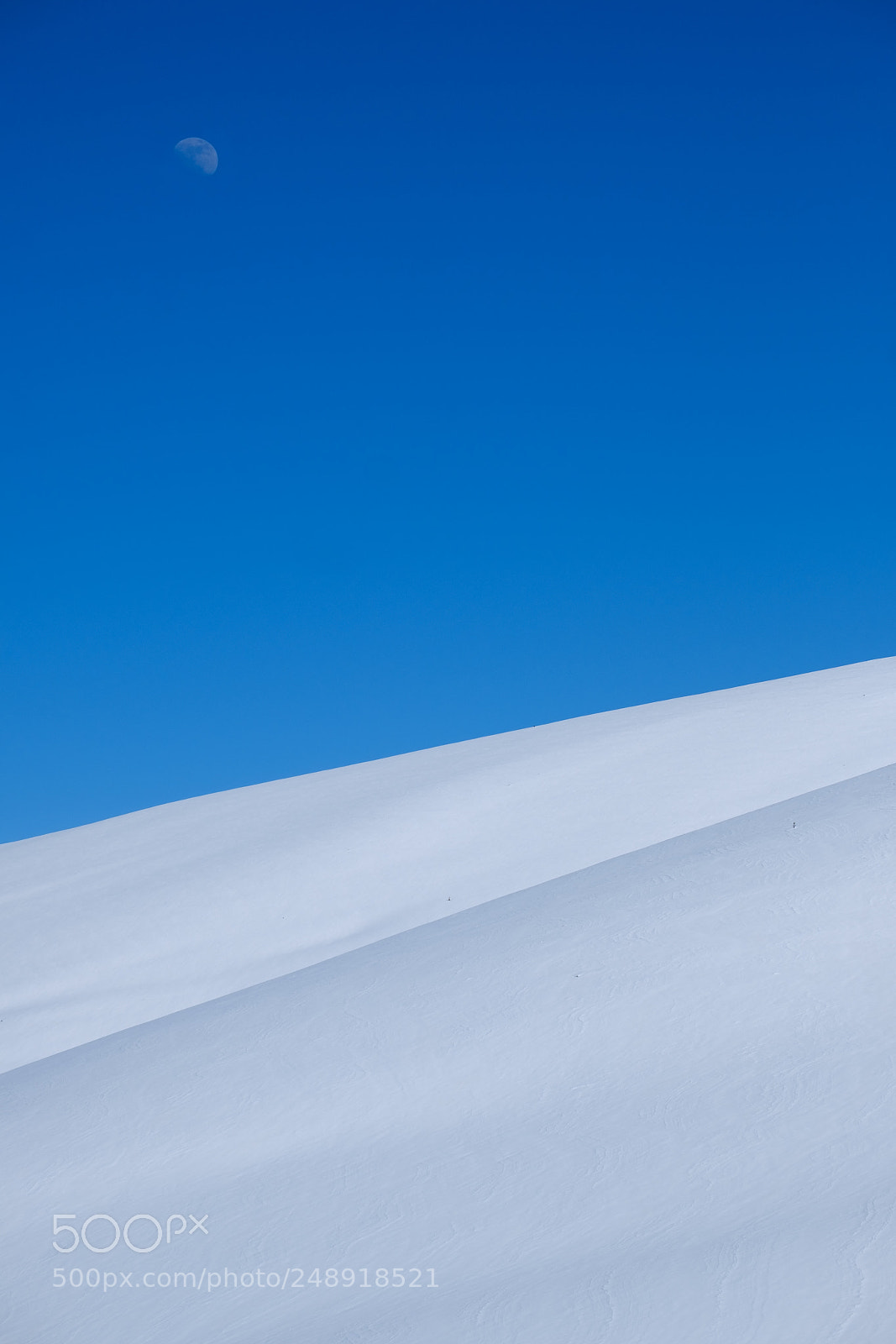 Fujifilm X-T2 sample photo. Minimalist two-tone snowy landscape photography