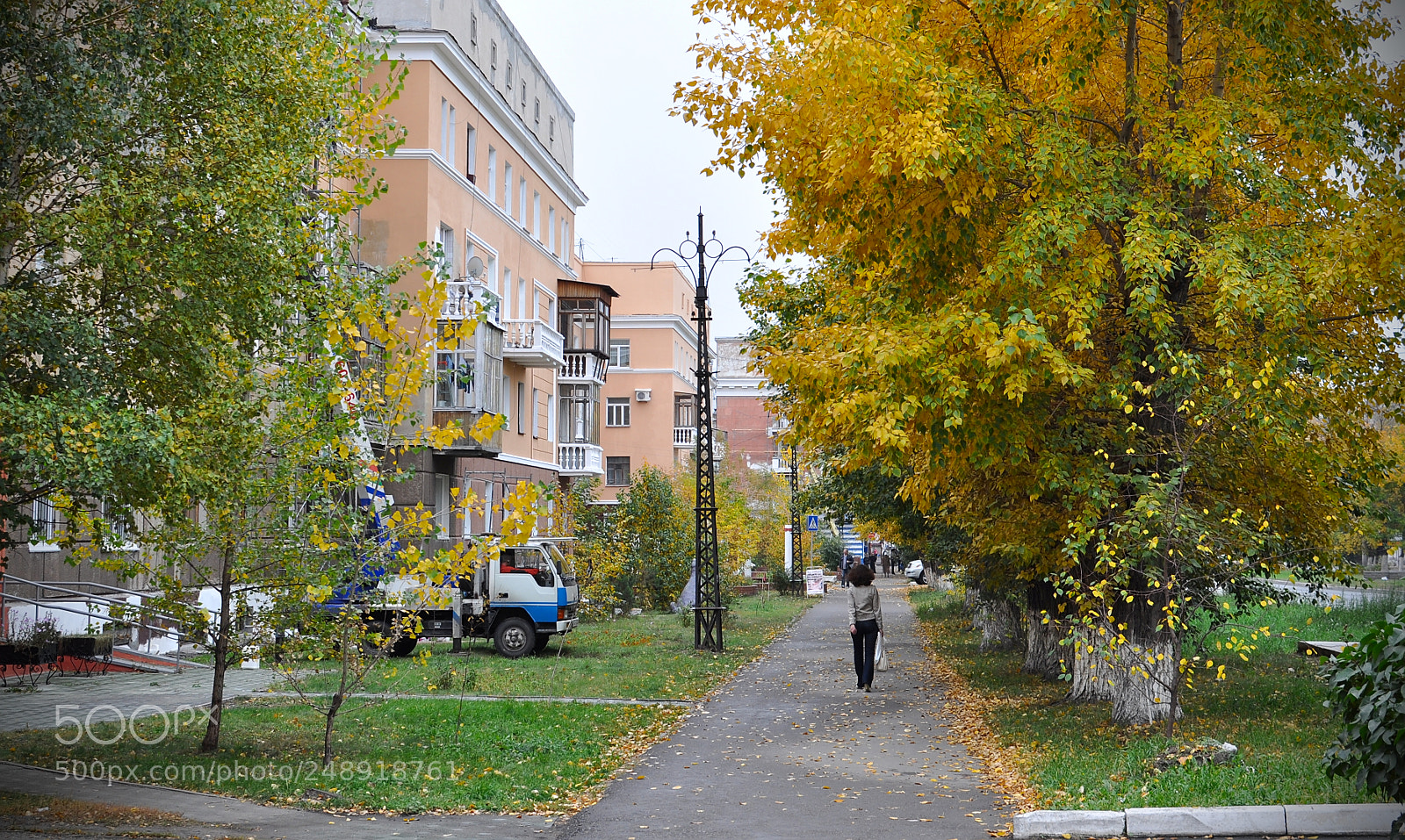 Nikon D90 sample photo. An autumn street photography