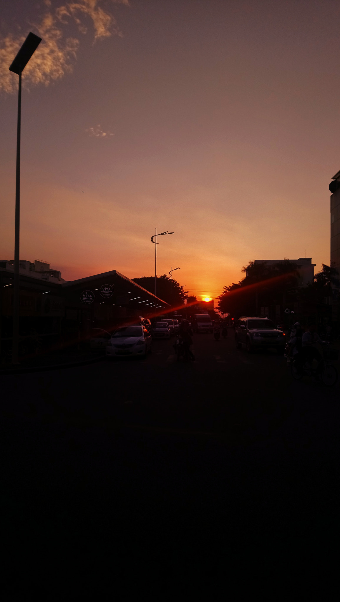 Sony Xperia XA1 Ultra sample photo. Sunset in the parking lot photography