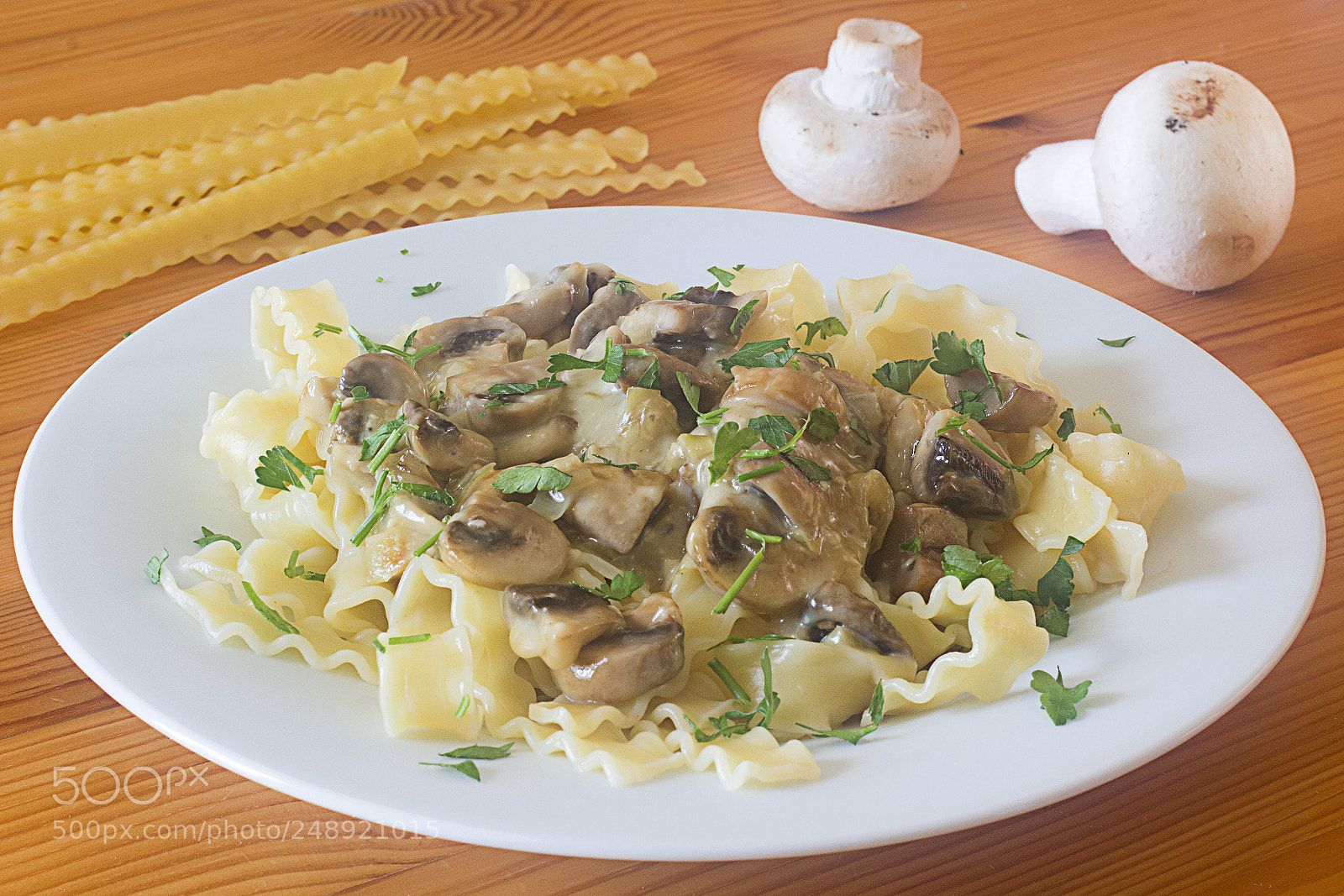 Canon EOS 60D sample photo. Mafaldines aux champignons et photography