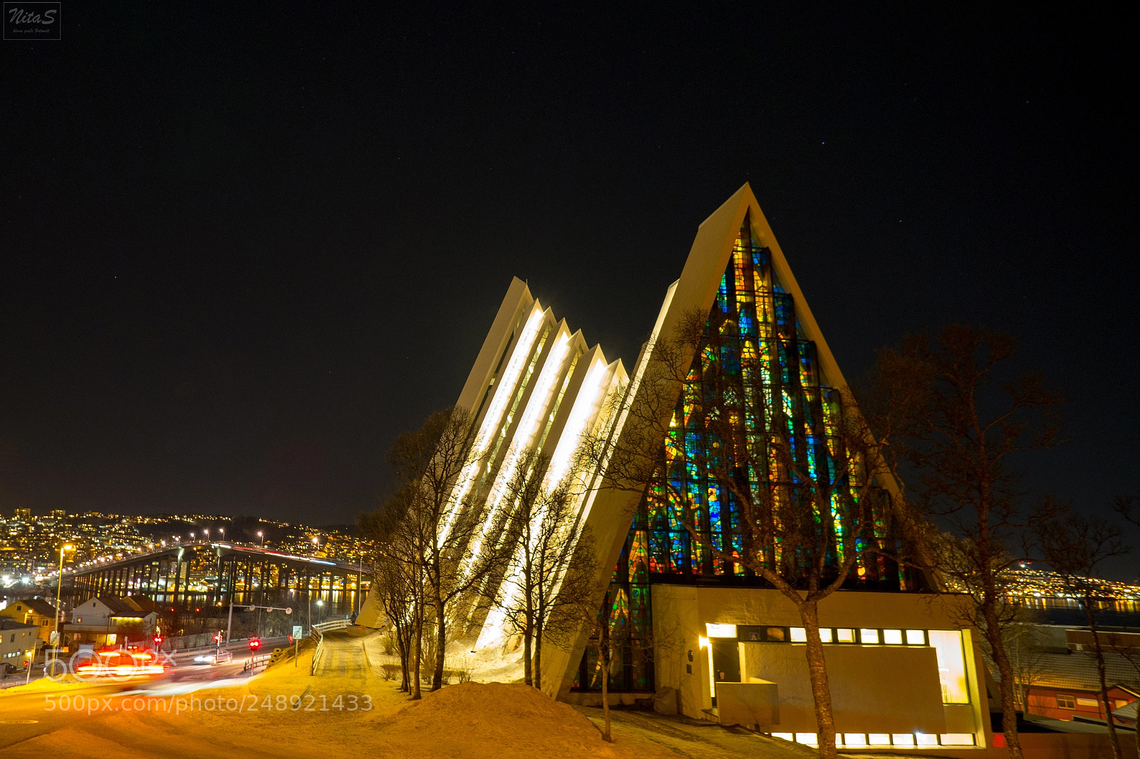 Olympus OM-D E-M1 Mark II sample photo. Tromsoe by night photography